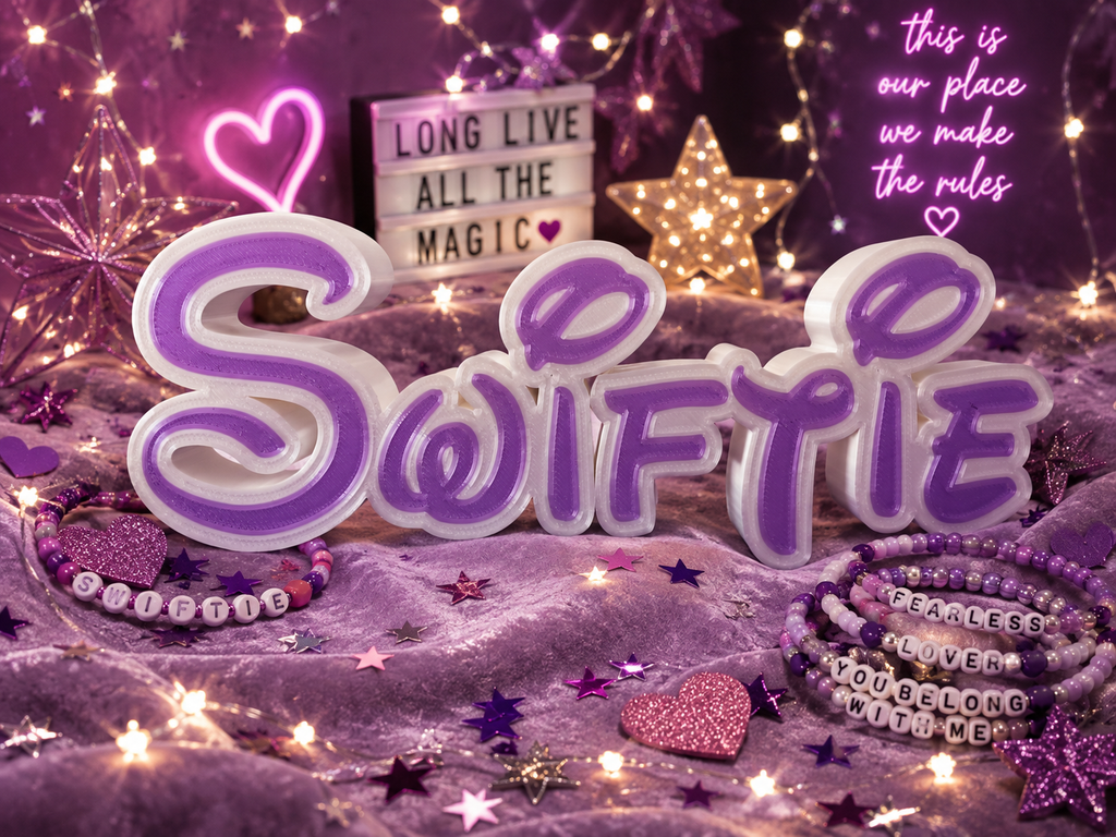💜 SWIFTIE – ein Schriftzug für echte Fans von Taylor Swift